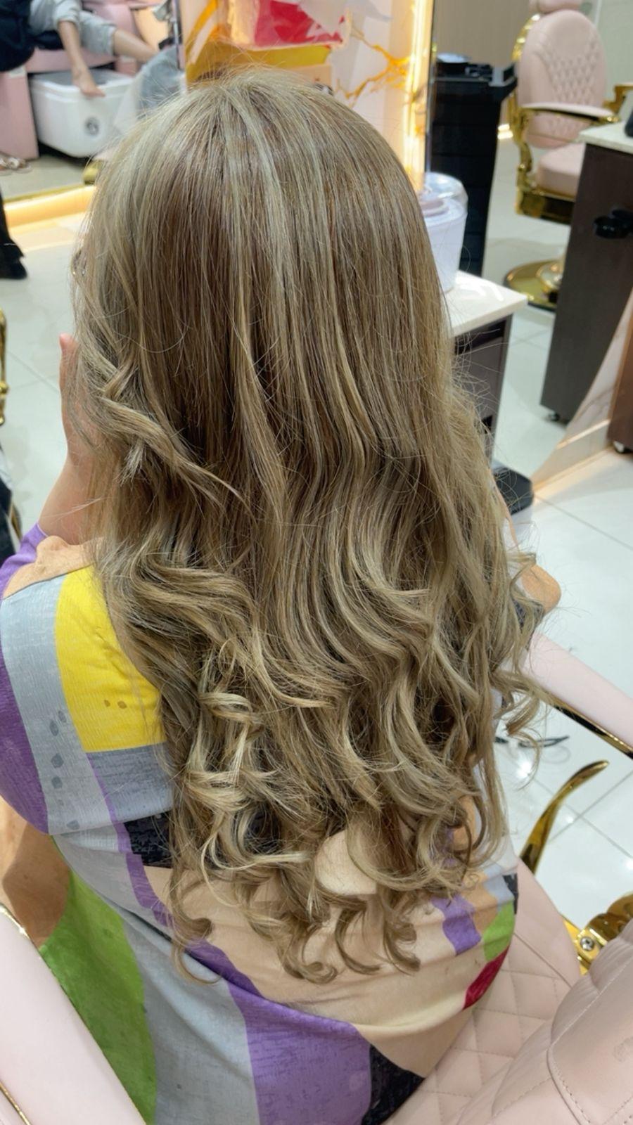 Golden blonde balayage transformation with soft waves